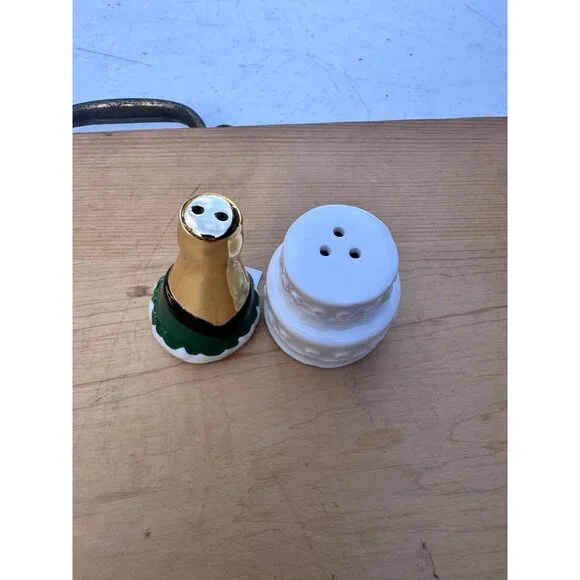 Cracker Barrel Wedding Cake Champagne Salt Pepper Shakers Set New - Picture 5 of 7